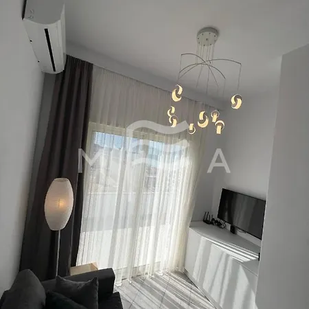 Апартаменты Illyria Yellow 685 *